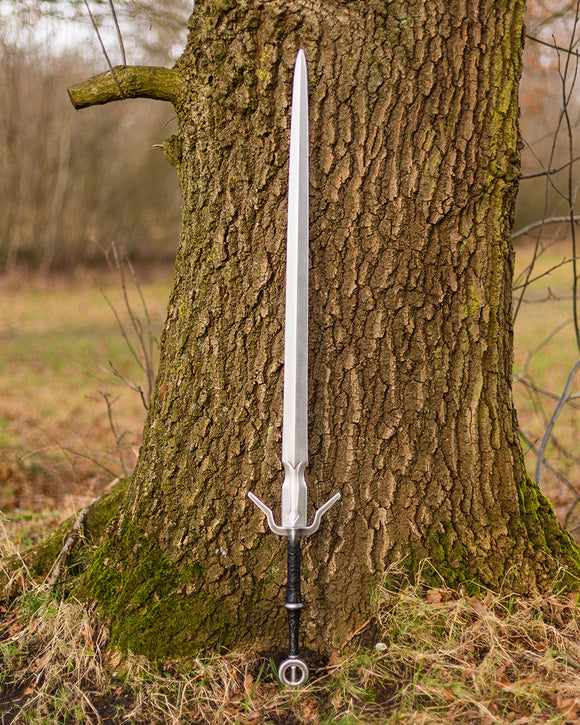 Zireael - CiriÂ´s sword . Superior without runes